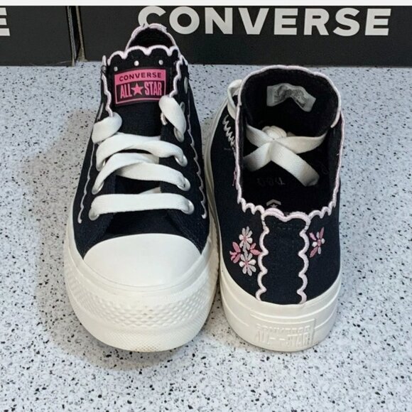 CONVERSE All Star Lift Platform Canvas Low Top Embroidered Flowers Scalloped 8 - Picture 2 of 6